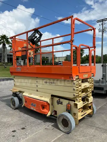 JLG SCISSOR LIFT MODEL 2646ES