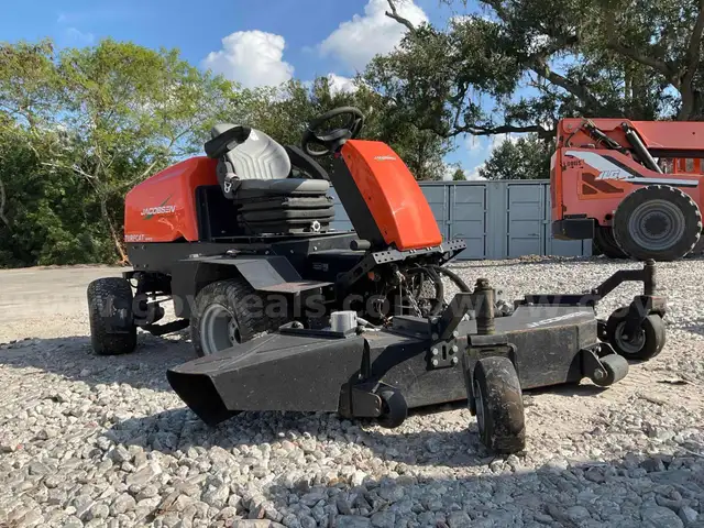 JACOBSEN TURF CAT RIDE ON MOWER, GAS POWERED, 4WD, STARTS RUNS PUMP HOUSING BROKEN