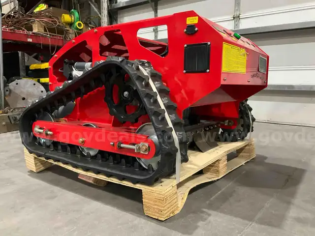 NEVER USED 2025 REMOTE CONTROL TRACKED LAWN MOWER MODEL 750, GAS POWERED