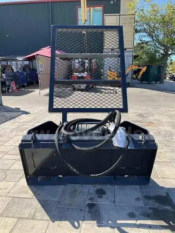 NEVER USED LANDHONOR 15,000LBS HYDRAULIC WINCH ATTACHMENT FOR UNIVERSAL SKID STEER