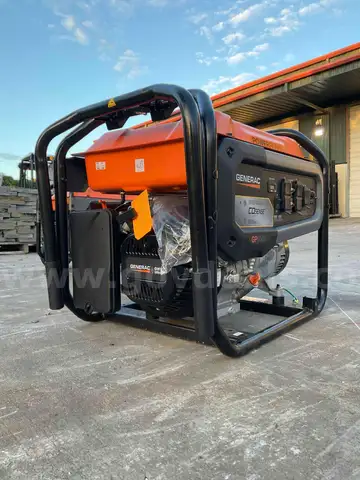 NEVER USED GENERAC PORTABLE GENERATOR MODEL G0076722R, ELECTRIC START