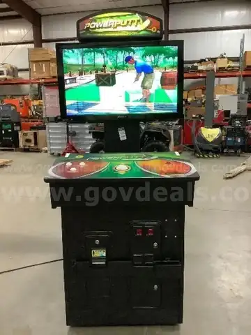 POWER PUTT GOLF ARCADE MACHINE