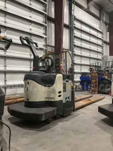 CROWN PE 4000 SERIES ELECTIC PALLET JACK MODEL PE4000-80