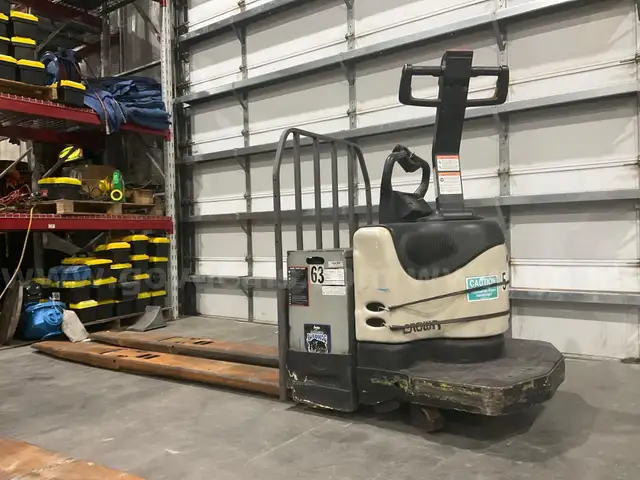 CROWN PE 4000 SERIES ELECTIC PALLET JACK MODEL PE4000-80