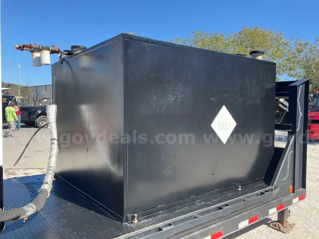 2013 MIDWEST INDUSTRIAL 1000 GALLON FUEL TANK