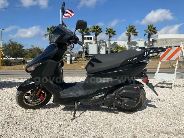 2024 FLY WING GAS POWERED MOPED