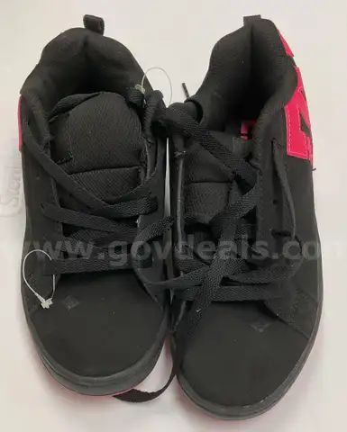 Kids Shoe size 6 Brand DC