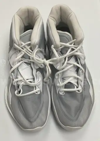 Men's Nike shoe size 14