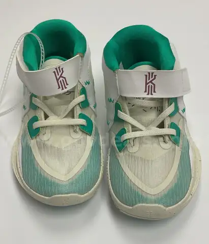 Child Nike shoes size 10C