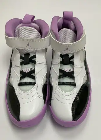 Girls Jordans shoe size 2.5Y