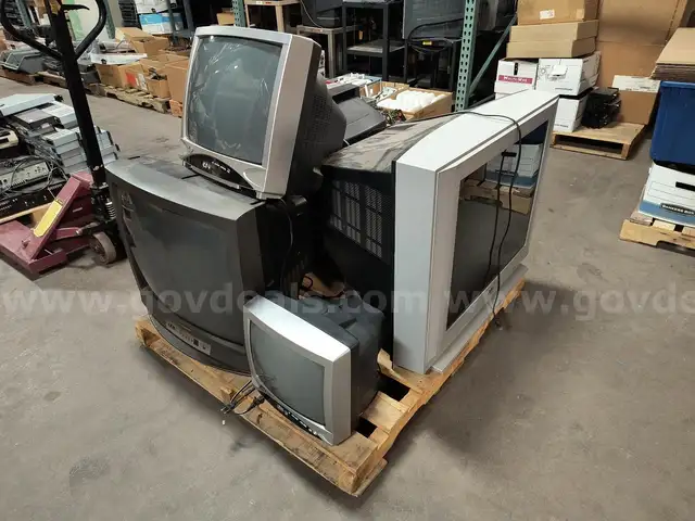 Pallet Lot of 5 CRT Televisions