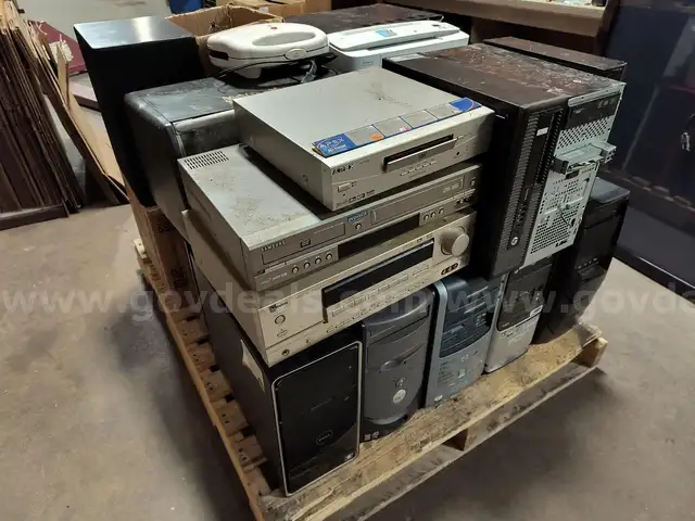 Pallet Lot of Assorted SCRAP Items (Appliances, Computer Accessories, etc etc)