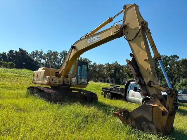 2005 John Deere 200CLC Excavator