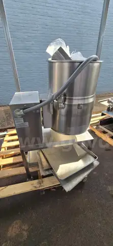 Commercial Tilting Kettle