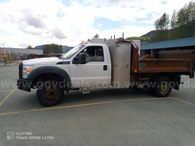2011 Ford F-550 6.8L V10 SOHC 30V - With Dump Box