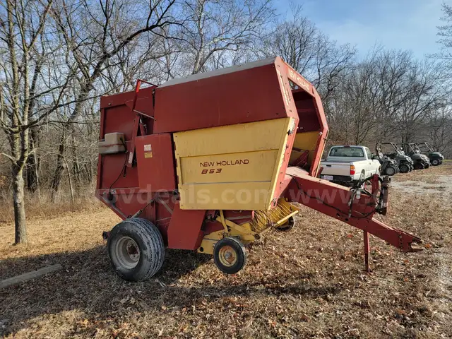 New Holland Bailer