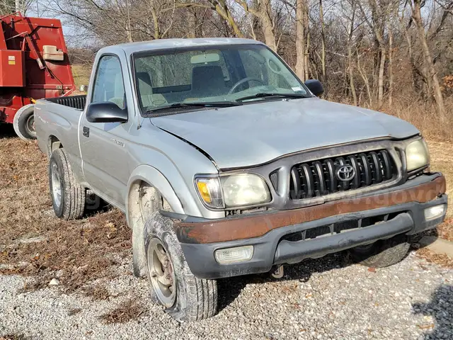 2004 Toyota Tacoma 2-DR, 2.7L L4 DOHC 16V. - 2WD