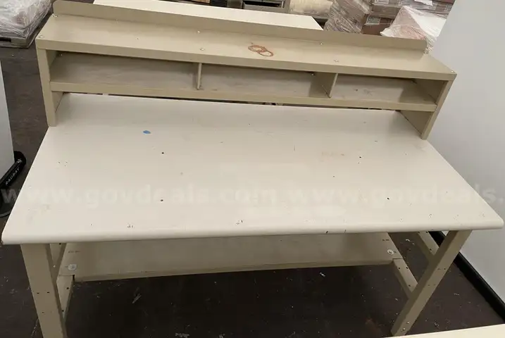 5 Pallets of Workbenches