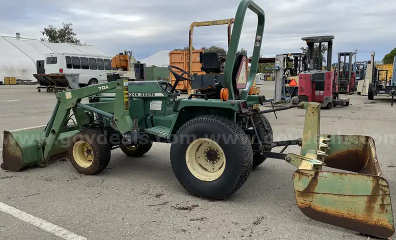 John Deere 855 Compact Utility Tractor