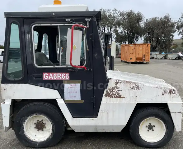 United Tractor Company SML340D4 Forklift