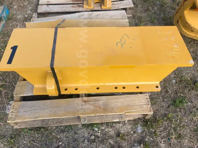CAT counter weights (3) FOR 140 GRADER