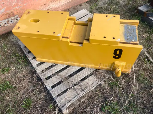 CAT counter weight FOR 160 GRADER