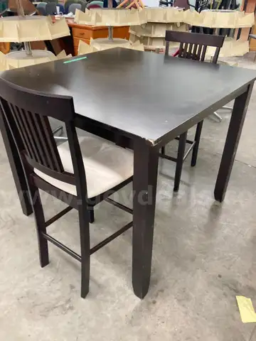 1 Table 2 Chairs