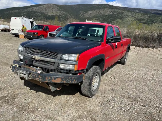 2004 Chevrolet Silverado 4WD 2500HD Located in Dawson city  ( must be towed with a trailer  from the site.)
