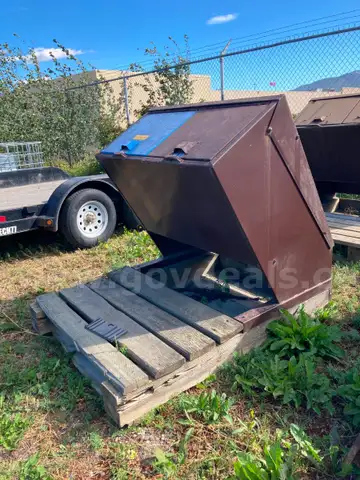 Brown/Blue Garbage Cans