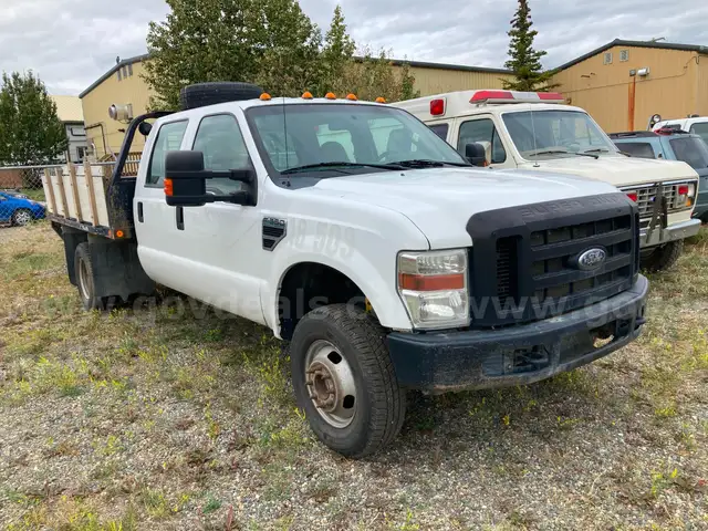 2010  FORD F350 Crewcab 4WD Flat Deck Truck (Not running parts only) - V-10 6.8 L Engine