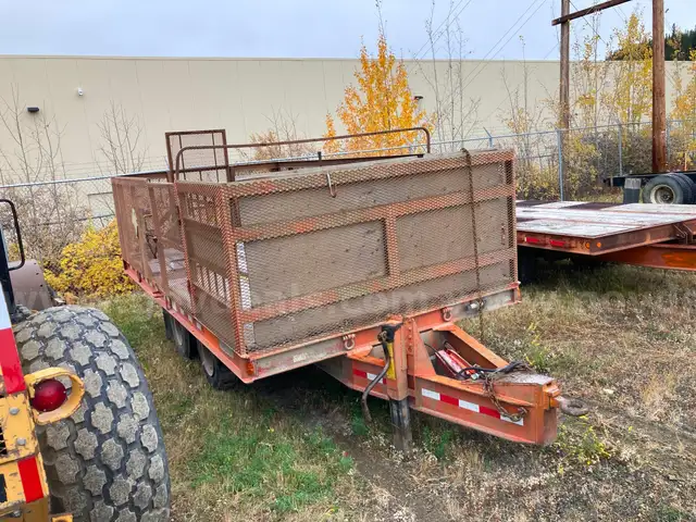 1982 Columbia Lowbed Trailer (Not Road Safe, must be floated off site)