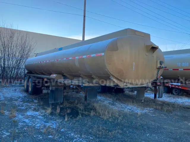 1996 Tanker, Water, 5700 Gallons (must be floated off site)