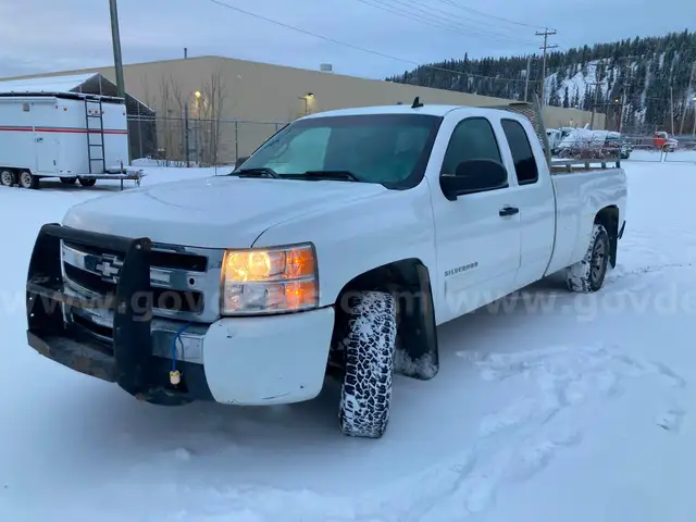 2011 Chevrolet Silverado 1500 4WD LT Ext. Cab Long Box - 5.3L V8 OHV 16V FFV