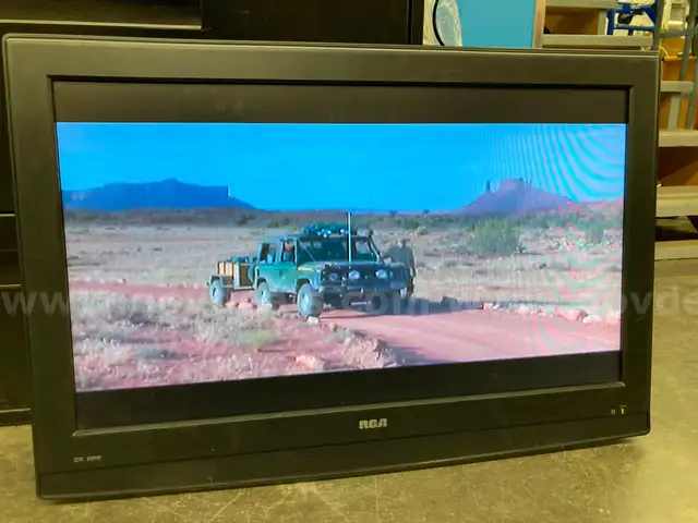 32" RCA flat screen TV/DVD combo -(Local pick up only)