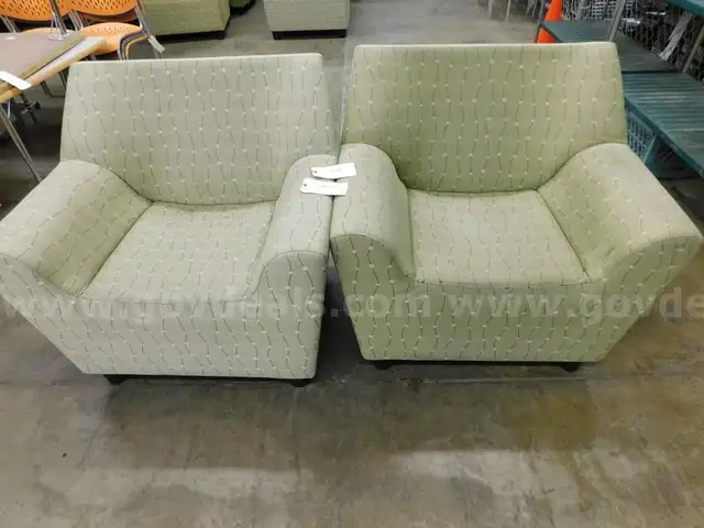 2 Lounge Chairs - B7