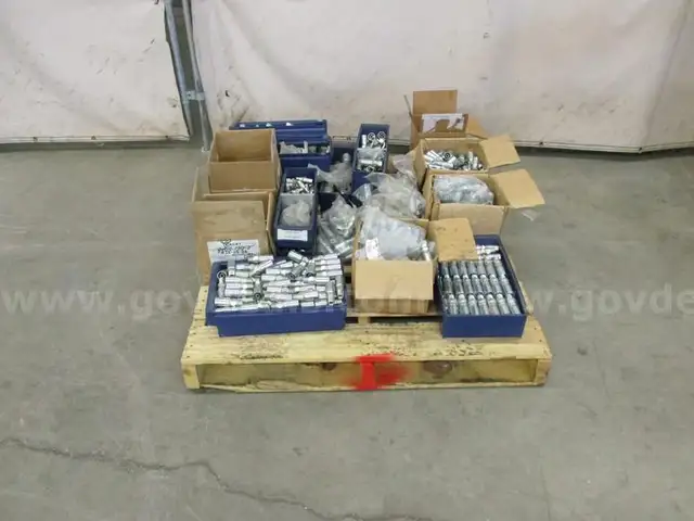 1 Lot of Hydraulic Fittings - B7
