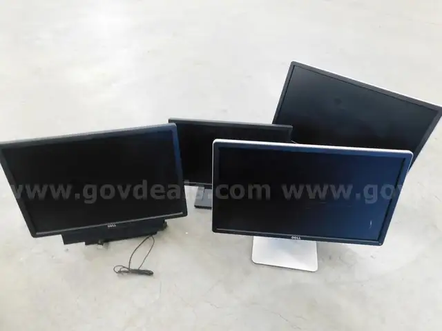 4 Dell Monitors - A2