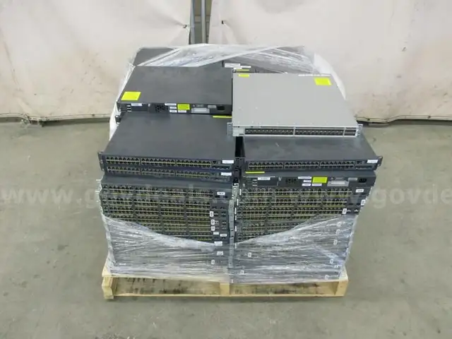 Lot of Cisco Switches - B5