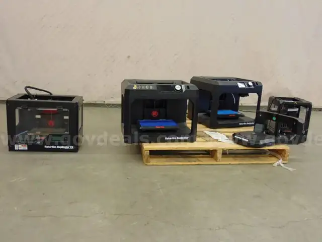 (4) 3-D Printers &#x26; 1 Turn Table - A5