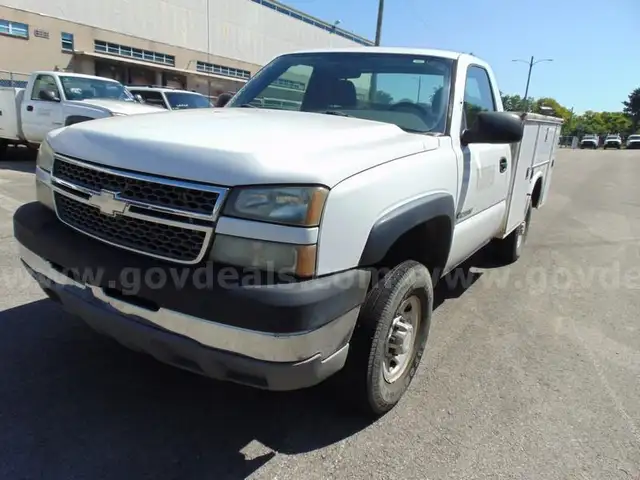 2005 Chevrolet 2500HD 2 WD Pickup - Surplus Lot