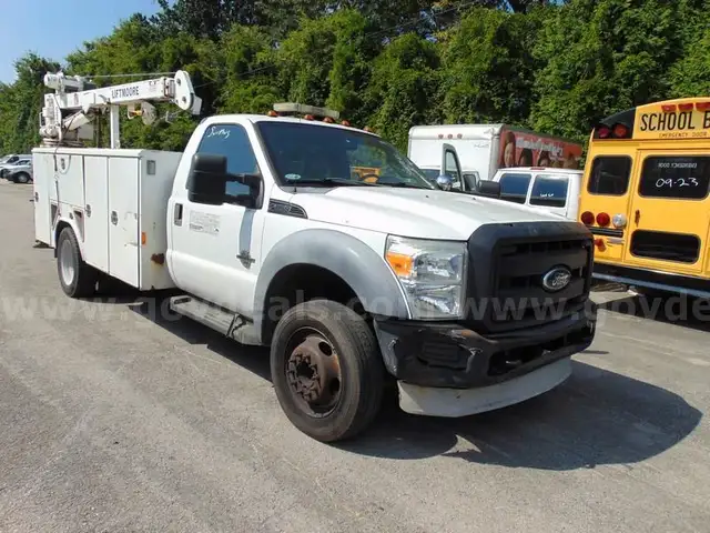 2012 Ford F-550 2 WD Utility Bed Crane Truck - Surplus Lot