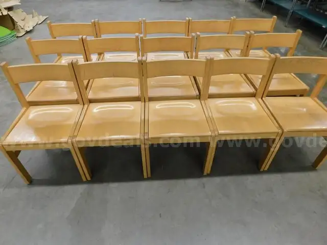 15 Chairs - B7