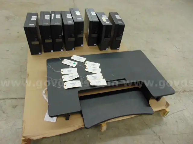 8 Dell Optiplex Computers &#x26; Desk Riser - C2