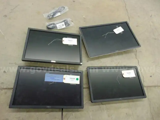 4 Dell Monitors - B1