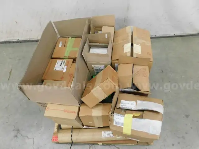 1 Lot of Various Bus Parts - C5