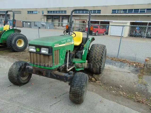 2005 John Deere 5205 Farm Tractor - Surplus Lot
