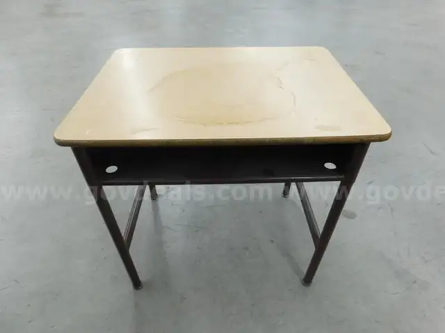 Student Desk - C1