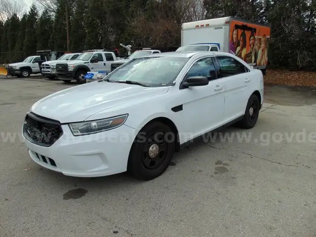 2018 Ford Taurus Sedan - Surplus Lot