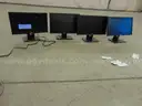 4 Dell Monitors - B1