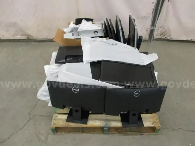 40 Dell Monitors - B6